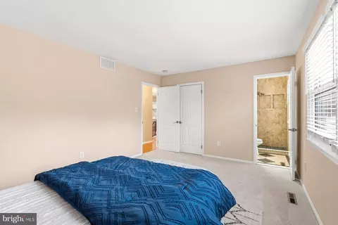 Bedroom - 910 Crestwick Rd, Towson, MD 21286 photo 2 of 4