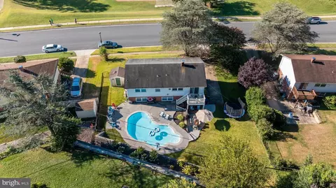 View/Area - 910 Crestwick Rd, Towson, MD 21286 photo 2 of 3