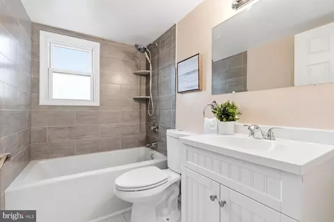Bath - 910 Crestwick Rd, Towson, MD 21286 photo 4 of 4