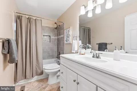 Bath - 910 Crestwick Rd, Towson, MD 21286 photo 3 of 4
