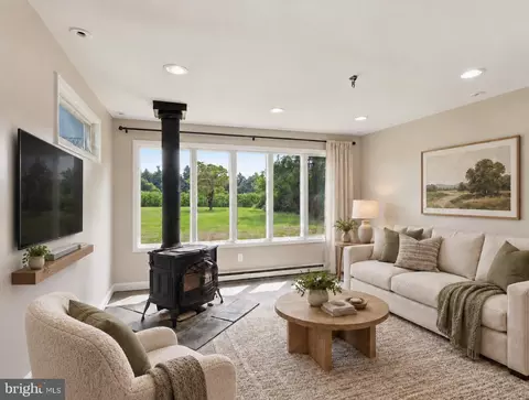 Living - 14207 Manor Rd, Phoenix, MD 21131 photo 4 of 5