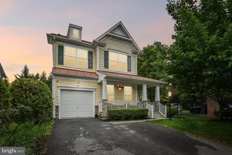100 Newmarket Ct, Catonsville, MD 21228