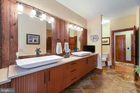 Bath - 6715 Newstead Ln, Baltimore, MD 21209 photo 3 of 7