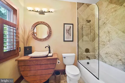 Bath - 6715 Newstead Ln, Baltimore, MD 21209 photo 6 of 7