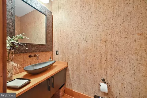 Bath - 6715 Newstead Ln, Baltimore, MD 21209 photo 5 of 7