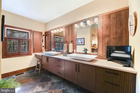 Bath - 6715 Newstead Ln, Baltimore, MD 21209 photo 1 of 7