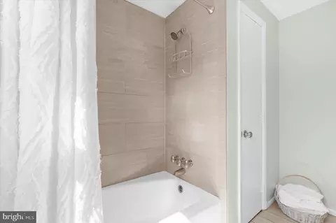 Bath - 14620 Manor Rd, Phoenix, MD 21131 photo 3 of 3