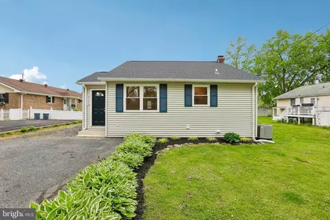 6721 Harewood Park Dr, Middle River, MD 21220