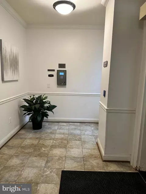 Entry Way - 7201 Travertine Dr #201, Baltimore, MD 21209 photo 8 of 21