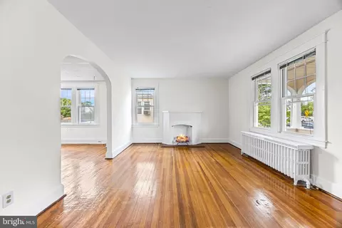 Living - 1257 Circle Dr, Halethorpe, MD 21227 photo 3 of 8