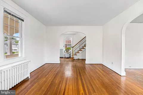 Living - 1257 Circle Dr, Halethorpe, MD 21227 photo 4 of 8