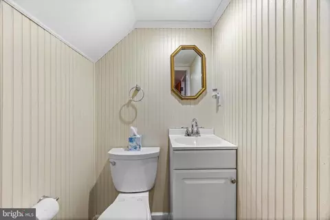 Entry Way - 1257 Circle Dr, Halethorpe, MD 21227 photo 7 of 8