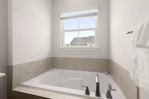 Bath - 302 Bevington St, Middle River, MD 21220 photo 5 of 7