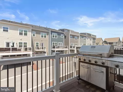 Exterior - 302 Bevington St, Middle River, MD 21220 photo 3 of 6