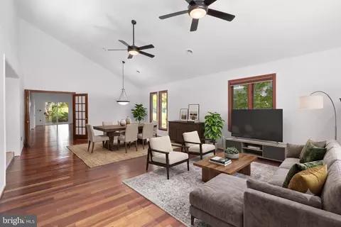 7512 Far Hills Dr, Towson, MD 21286