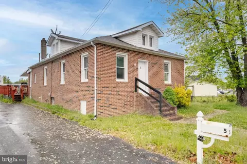 5 Homeland Ave, Middle River, MD 21220
