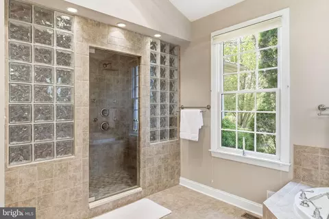 Bath - 9 Deer Ridge Ct, Phoenix, MD 21131 photo 4 of 10