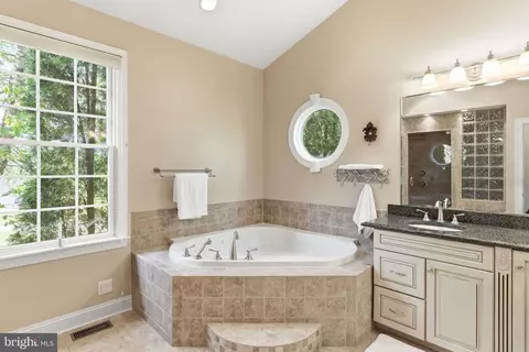 Bath - 9 Deer Ridge Ct, Phoenix, MD 21131 photo 1 of 10
