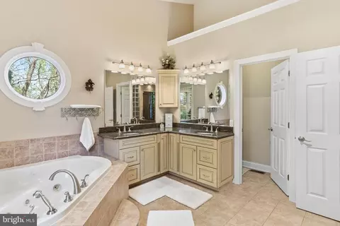 Bath - 9 Deer Ridge Ct, Phoenix, MD 21131 photo 3 of 10