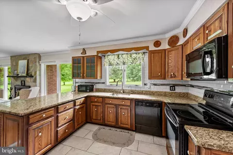 Kitchen - 6516 Lewis Rd, Baldwin, MD 21013 photo 3 of 5