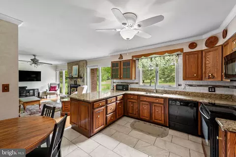 Kitchen - 6516 Lewis Rd, Baldwin, MD 21013 photo 4 of 5