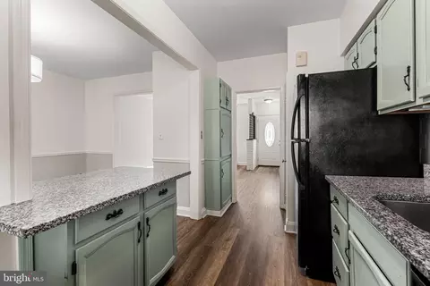 Entry Way - 104 Westowne Rd, Baltimore, MD 21229 photo 4 of 5