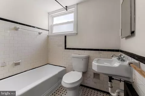 Bath - 104 Westowne Rd, Baltimore, MD 21229 photo 4 of 4