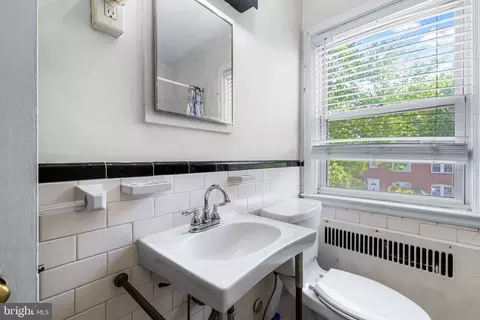 Bath - 104 Westowne Rd, Baltimore, MD 21229 photo 2 of 4