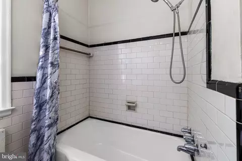 Bath - 104 Westowne Rd, Baltimore, MD 21229 photo 3 of 4