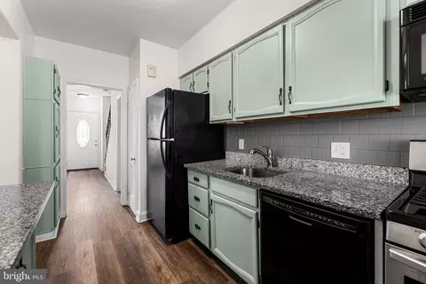 Entry Way - 104 Westowne Rd, Baltimore, MD 21229 photo 3 of 5