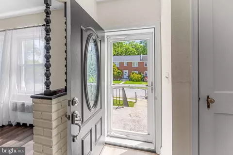 Entry Way - 104 Westowne Rd, Baltimore, MD 21229 photo 1 of 5