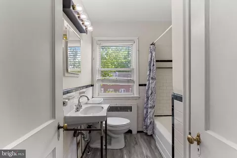 Bath - 104 Westowne Rd, Baltimore, MD 21229 photo 1 of 4