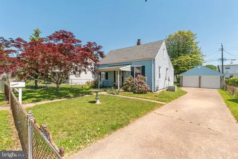 14 Ridgemoor Rd, Essex, MD 21221