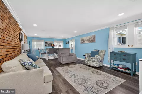 Living - 6704 River Drive Rd, Sparrows Point, MD 21219 photo 2 of 3