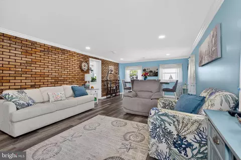 Living - 6704 River Drive Rd, Sparrows Point, MD 21219 photo 3 of 3