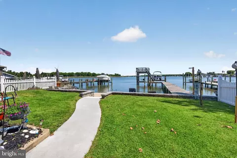 Exterior - 6704 River Drive Rd, Sparrows Point, MD 21219 photo 4 of 12