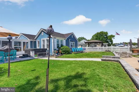 Exterior - 6704 River Drive Rd, Sparrows Point, MD 21219 photo 5 of 12