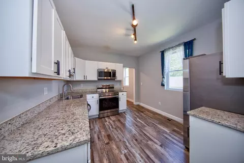 Entry Way - 1820 Arbutus Ave, Halethorpe, MD 21227 photo 2 of 7