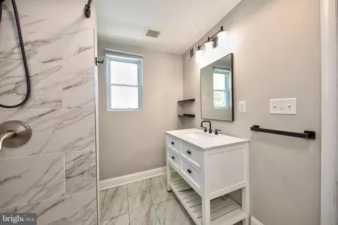 Bath - 1820 Arbutus Ave, Halethorpe, MD 21227 photo 2 of 3
