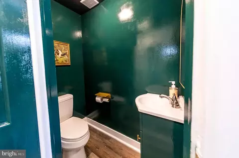 Bath - 1820 Arbutus Ave, Halethorpe, MD 21227 photo 1 of 3