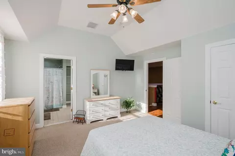 Bedroom - 11604 Jerome Ave, White Marsh, MD 21162 photo 6 of 12