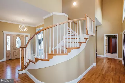 Entry Way - 11604 Jerome Ave, White Marsh, MD 21162 photo 4 of 12