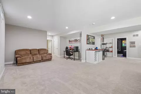 Entry Way - 6517 Totteridge, Middle River, MD 21220 photo 15 of 17