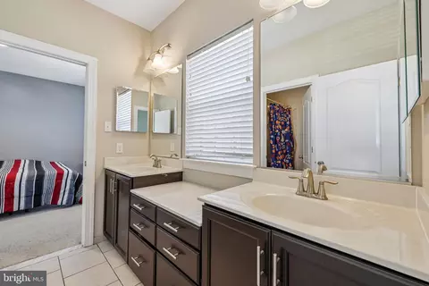 Entry Way - 6517 Totteridge, Middle River, MD 21220 photo 11 of 17