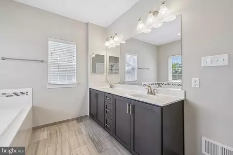 Entry Way - 6517 Totteridge, Middle River, MD 21220 photo 10 of 17