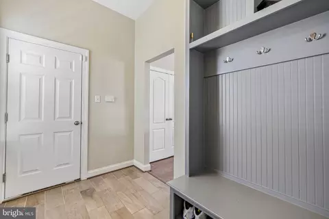 Entry Way - 6517 Totteridge, Middle River, MD 21220 photo 7 of 17