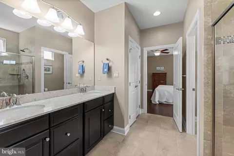 Entry Way - 6914 Summit Cir, Baltimore, MD 21239 photo 5 of 10