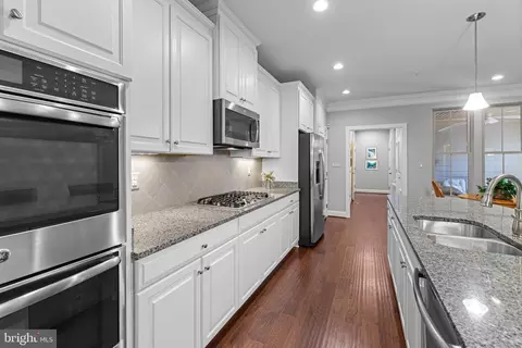 Kitchen - 6914 Summit Cir, Baltimore, MD 21239 photo 4 of 5