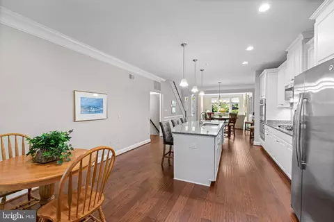 Entry Way - 6914 Summit Cir, Baltimore, MD 21239 photo 3 of 10