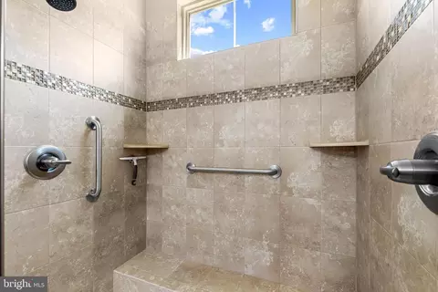 Bath - 6914 Summit Cir, Baltimore, MD 21239 photo 3 of 5
